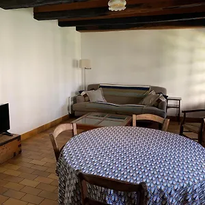 Spacious In A Charming, Tranquil Village , Saint-Vincent-Rive-dʼOlt France